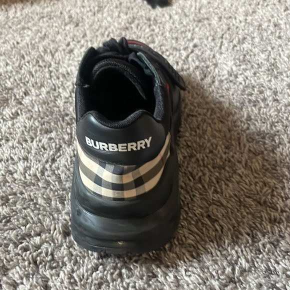 Burberry - Picture 3 of 8